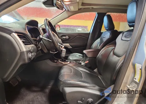 2017 Jeep Cherokee Overland z USA, uszkodzony, nr VIN 1C4PJMJS5HW503826